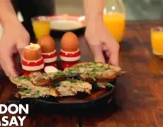 Descubre la deliciosa receta de la clásica Ägg- och ansjovissmörgås, una auténtica joya de la comida sueca