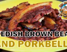 Descubre cómo preparar deliciosos Bruna bönor med fläsk, un clásico de la comida sueca