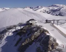 Descubre la emocionante aventura de los deportes de invierno en Riksgränsen, el destino perfecto en el Norte de Suecia