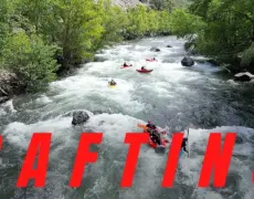 Descubre la adrenalina del rafting en aguas bravas en Suecia: Una experiencia única