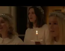 Descubre la encantadora tradición de Santa Lucía en Suecia: un desfile de luces y canciones