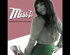 Descubre la melodiosa voz de Miss Li en su nuevo éxito «Bourgeois Shangri-La»: la combinación perfecta entre elegancia y música