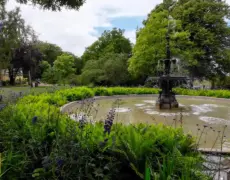 Descubre la belleza natural del Parque Kungsparken en Malmö: el lugar perfecto para pasear y relajarse