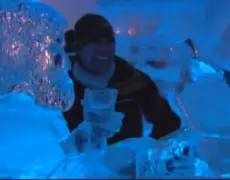 Descubre la tradición sueca del Salto del Ice Bath en Año Nuevo: Una experiencia refrescante y única en Suecia